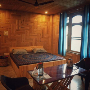 Pine Woods Guest House & Cafe
